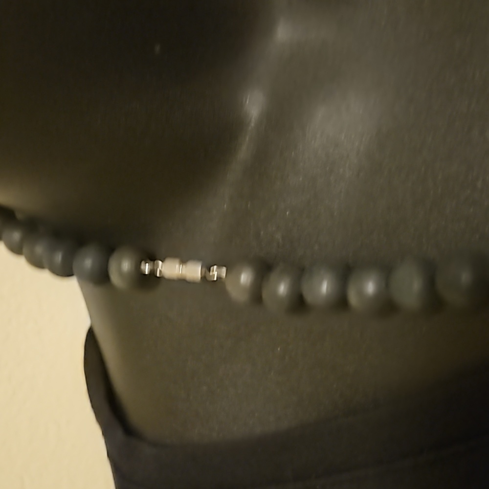 Vintage 30" Black and Red Chunky Wood Necklace. - Picture 5 of 6